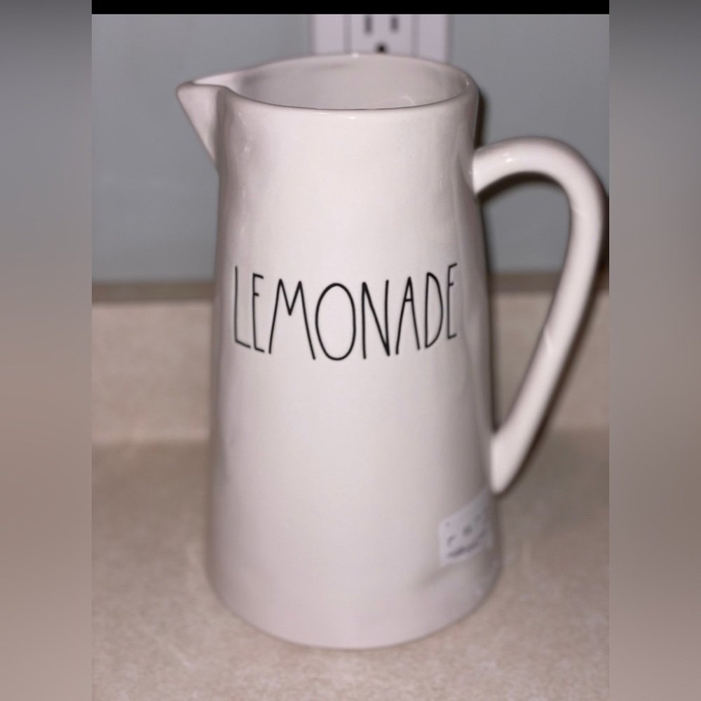 Rae dunn lemonade pitcher - yes